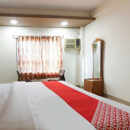Oyo 43851 Hotel Virasat Māndu Extérieur photo