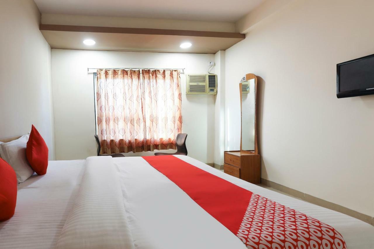 Oyo 43851 Hotel Virasat Māndu Extérieur photo