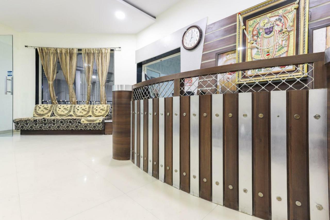 Oyo 43851 Hotel Virasat Māndu Extérieur photo