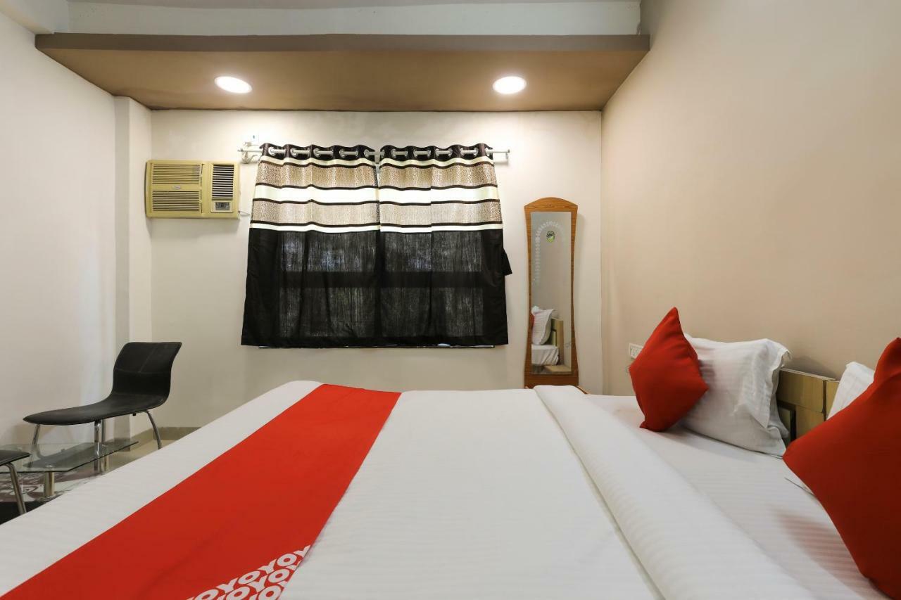 Oyo 43851 Hotel Virasat Māndu Extérieur photo
