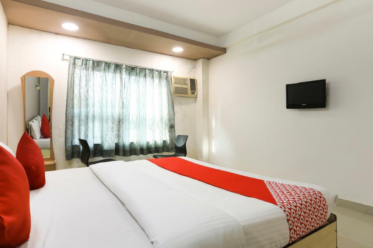 Oyo 43851 Hotel Virasat Māndu Extérieur photo