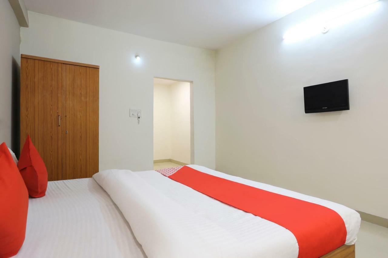 Oyo 43851 Hotel Virasat Māndu Extérieur photo